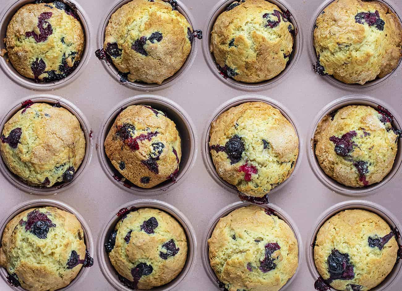 Use your sourdough starter to make these moist and fluffy Sourdough Blueberry Muffins. sourdough blueberry muffins, blueberry muffins, muffins recipes, blueberry recipes, breakfast, iambaker, i am baker, sourdough starter Sourdough Blueberry Muffins Overhead in Farberware Rose Pan